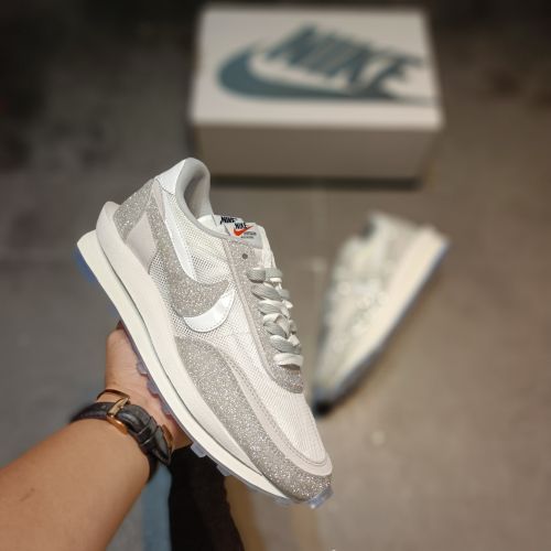 Sacai x Nike tripartite co branded color shoes