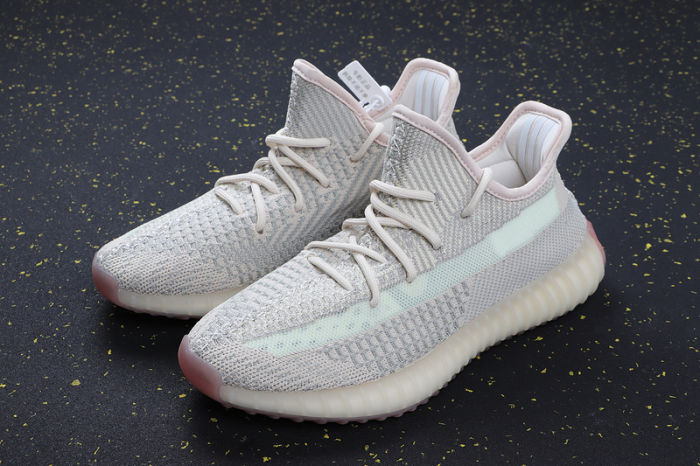 YEEZY BOOST 350 V2