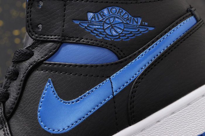 AJ 1 Mid Retro Classics Shoes 554724-068