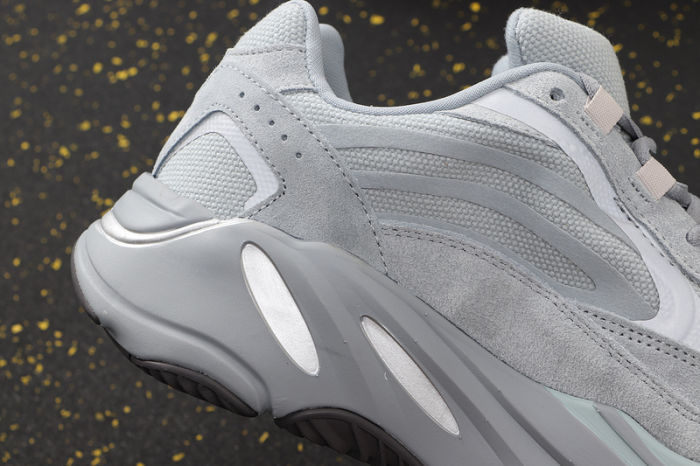 YEEZY BOOST 700