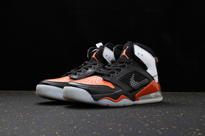 AJ270 Retro Classics Shoes CD7070-008