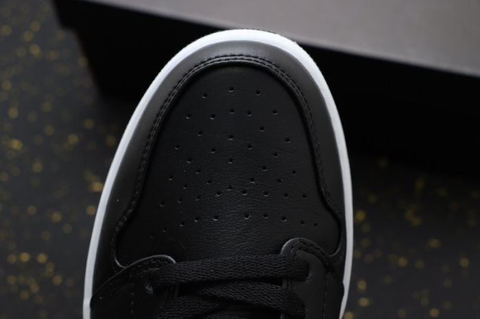 AJ 1 Low Retro Classics Shoes AO9944-001