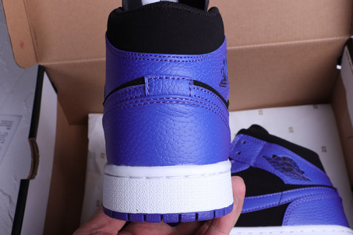 AJ 1 Mid Retro Classics Shoes 554724-051