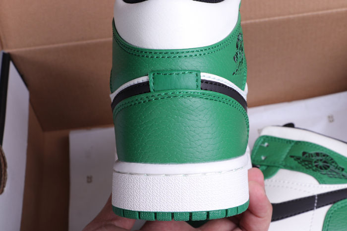 AJ 1 Mid Retro Classics Shoes 852542-301