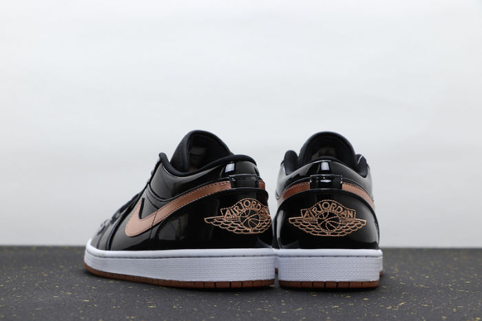 AJ 1 Low Retro Classics Shoes 554723-032