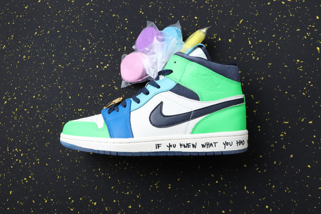 AJ 1 Mid Retro Classics Shoes CQ7629-100