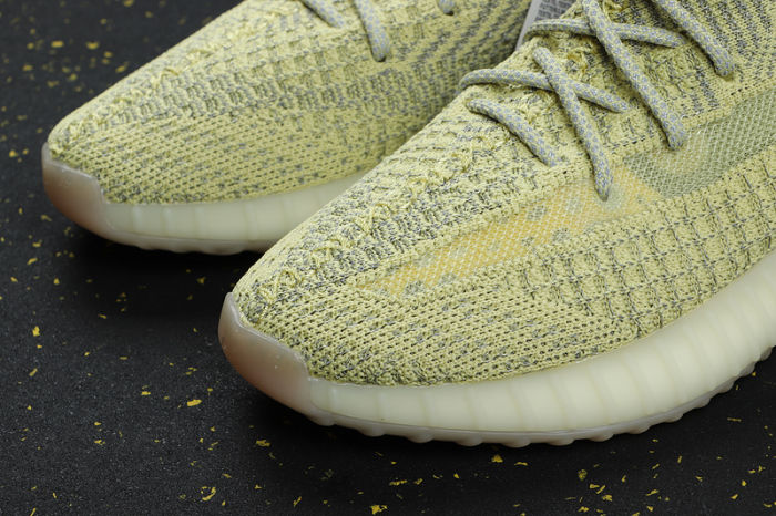 YEEZY BOOST 350 V2