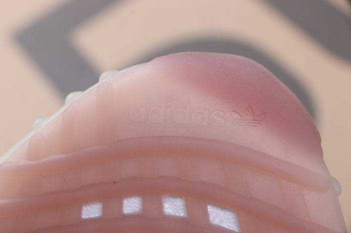YEEZY BOOST 350 V2