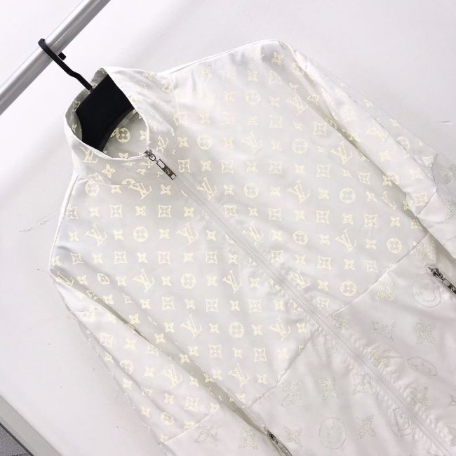 Super quality Louis Vuitton has a bold and bold style that makes your chic, effortless look great for both men and women