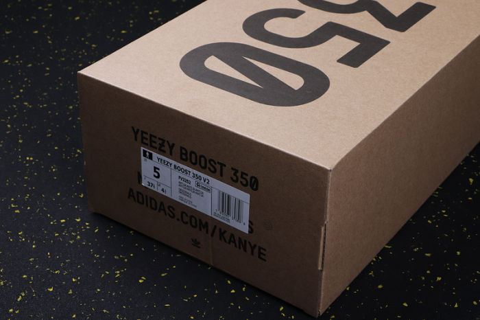 YEEZY BOOST 350 V2