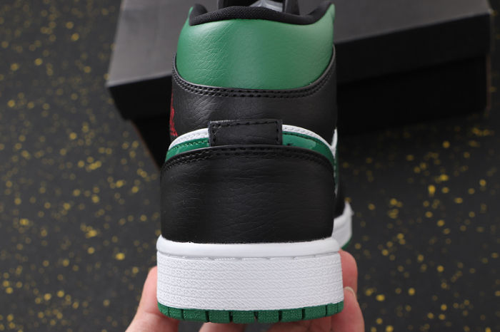 AJ 1 Mid Retro Classics Shoes 554724-067