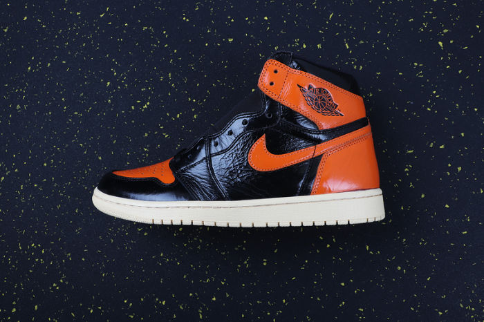 AJ 1 High Retro Classics Shoes 555088-028
