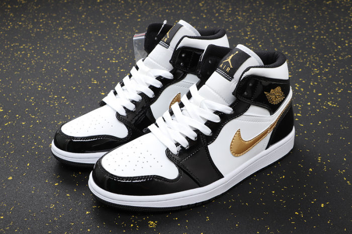 AJ 1 Mid Retro Classics Shoes 852542-005