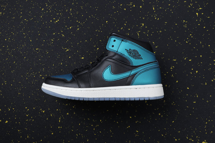 AJ 1 Mid Retro Classics Shoes BQ6472-009