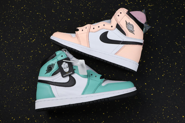 Women's AJ 1 High Retro Classics Shoes 555441-889