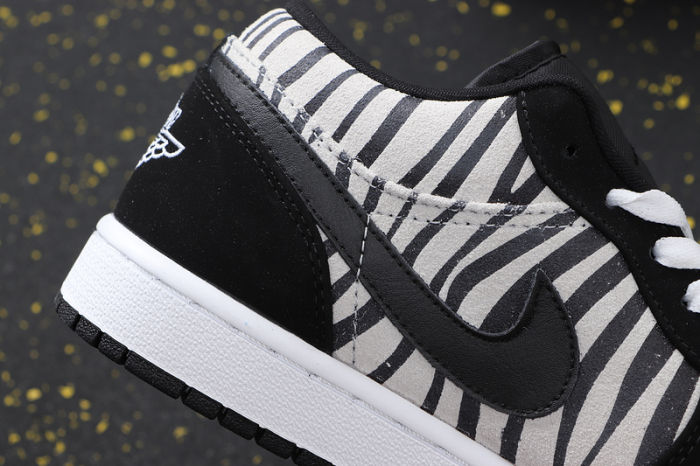AJ 1 Low Retro Classics Shoes 553560-057