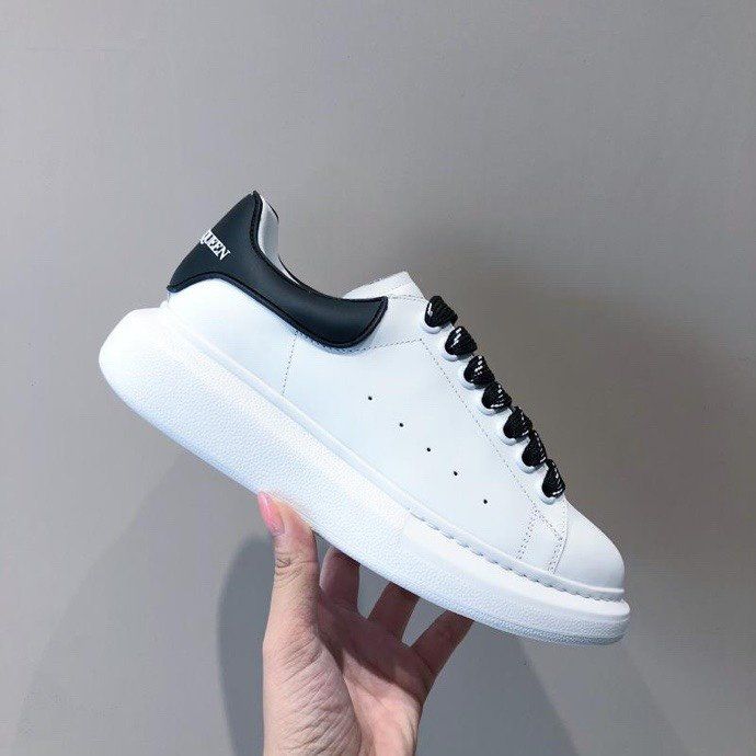 The 2020 autumn and winter new product counters are synchronized with AlexanderMcQUEEN male. Lesbian McQueen [rose] new color outsole and new leather color [rose] white shoes, shop purchase original 1⃣️:1⃣️Create: new last shape, new silk imported cowhide fabric exactly like the original, new silk imported Sheepskin feet + silk imported sheepskin, new mold and new letter outsole label, new full package beige [rose]
