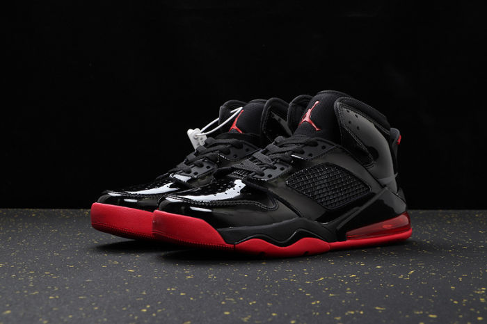 AJ270 Retro Classics Shoes CD7070-006