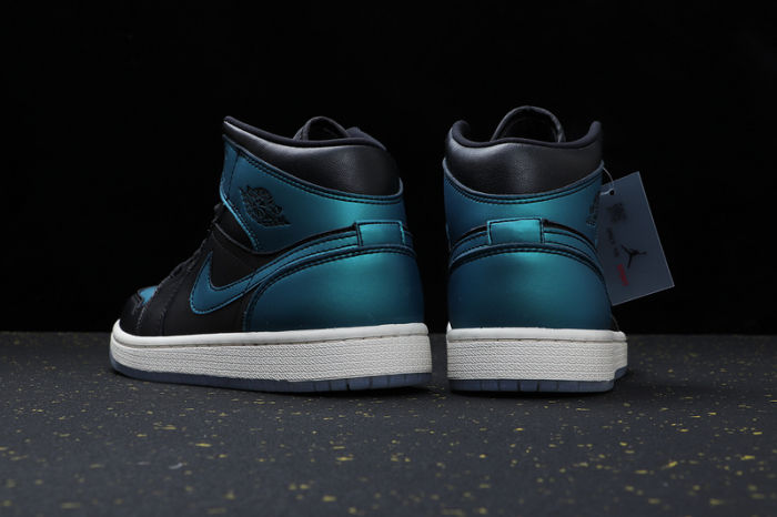 AJ 1 Mid Retro Classics Shoes BQ6472-009