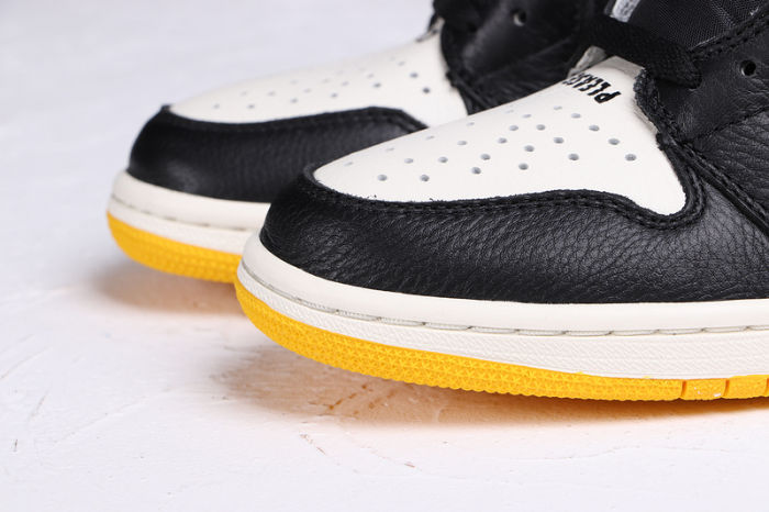 AJ 1 High Retro Classics Shoes 861428-107