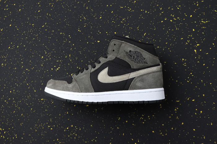 AJ 1 Mid Retro Classics Shoes BQ6472-030