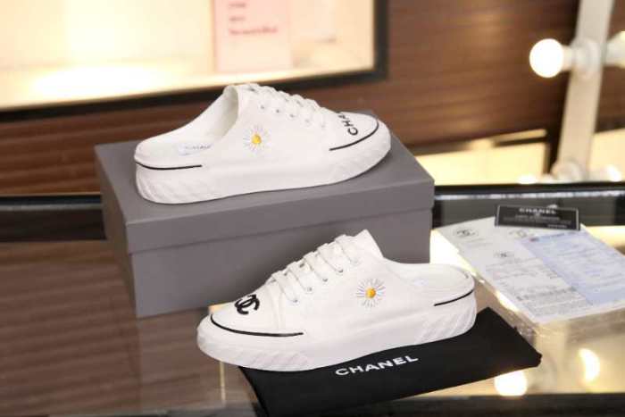 Chanel small fragrance Daisy mid ancient super soft half drag canvas shoes