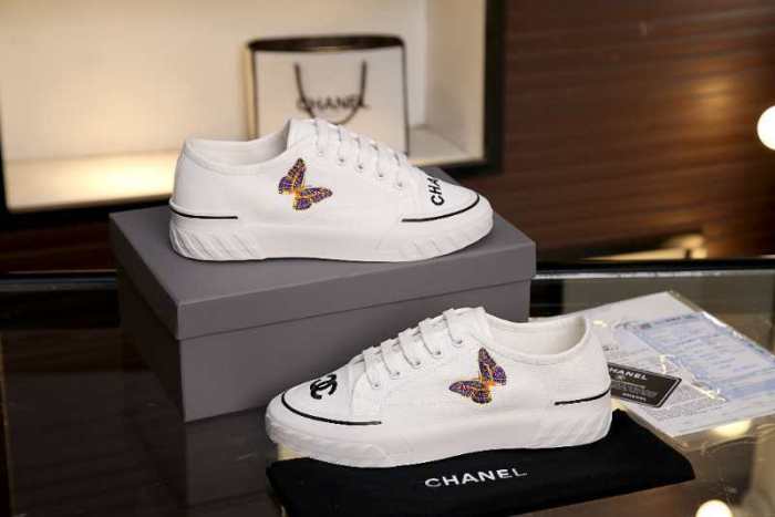 Chanel small fragrant butterfly mid ancient super soft canvas shoes
