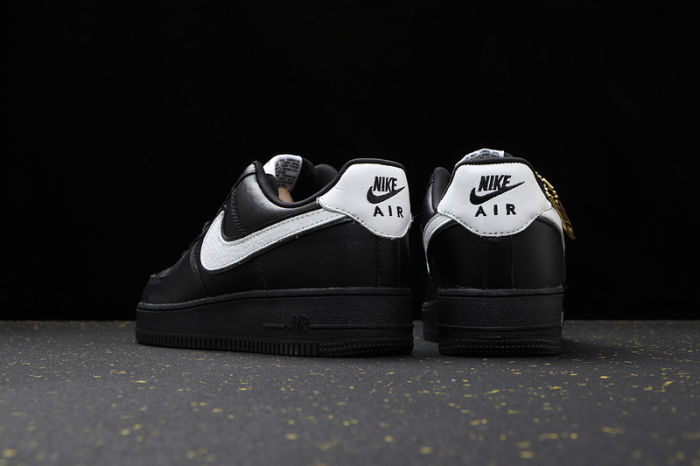 Air Force 1 Low Retro QS FRIDAY