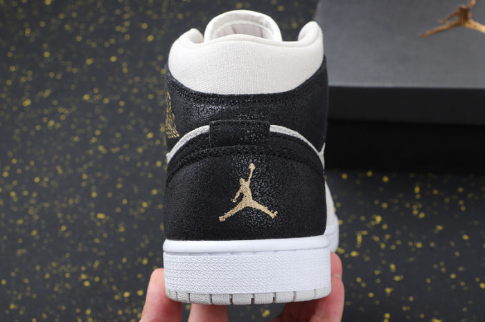AJ 1 Mid Retro Classics Shoes 554724-023