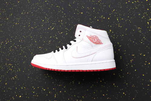 AJ 1 Mid Retro Classics Shoes 554724-103