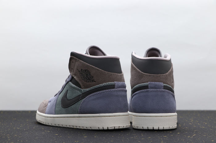 AJ 1 Mid Retro Classics Shoes 852542-203