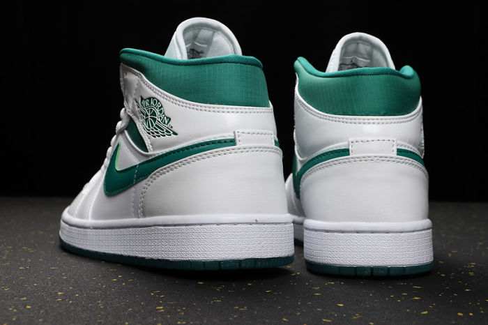 AJ 1 Mid Retro Classics Shoes CD6759-103