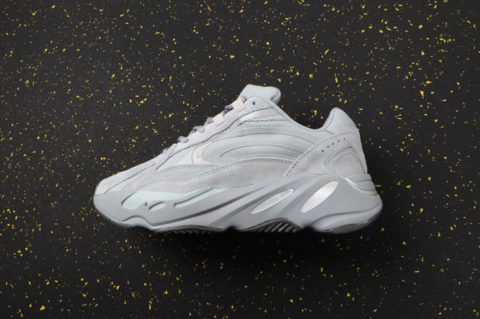 YEEZY BOOST 700