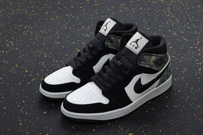 AJ 1 Mid Retro Classics Shoes CW5490-001
