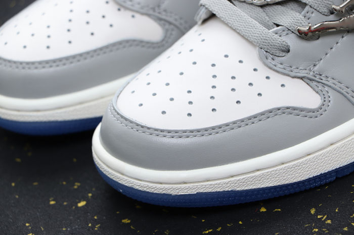 AJ 1 Low Retro Classics Shoes 553668-998