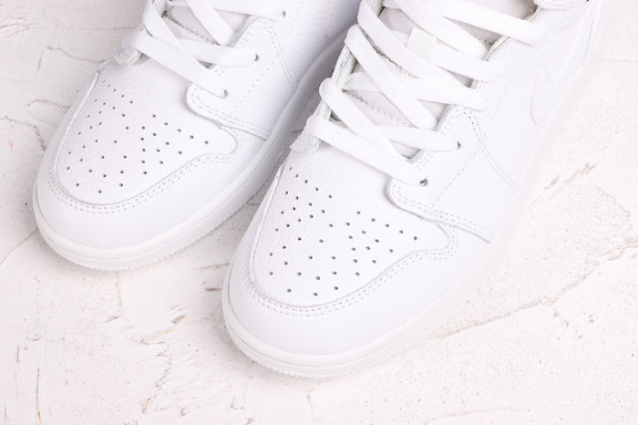 AJ 1 Mid Retro Classics Shoes 554724-109