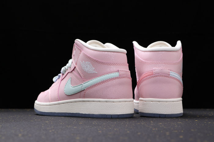 Women's AJ 1 Mid Retro Classics Shoes 555112-600