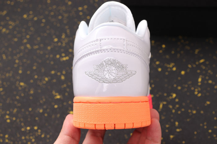 AJ 1 Low Retro Classics Shoes 553560-100