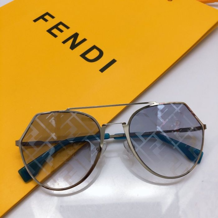 Fendi recommends the cool and cool letter F ff0329 sunglasses, which are simple, light and comfortable