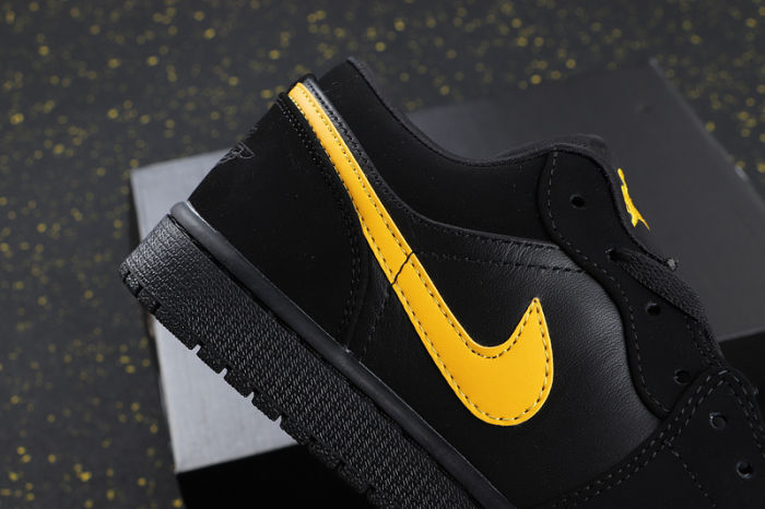 AJ 1 Low Retro Classics Shoes 553558-071