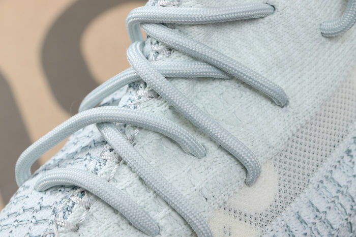 YEEZY BOOST 350 V2