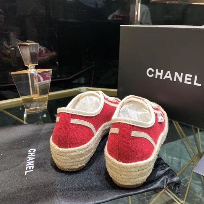 Chanel20ss new embroidered embossed round head canvas shoes