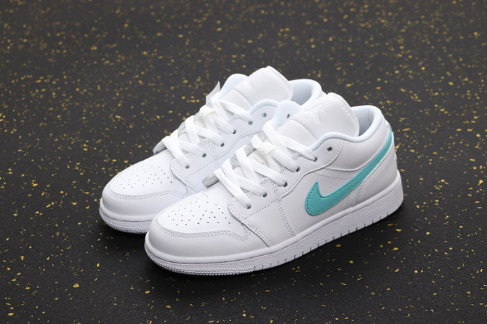 AJ 1 Low Retro Classics Shoes CW7009-100