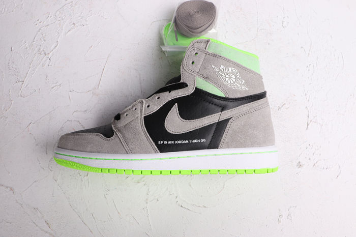 AJ 1 High Retro Classics Shoes 555088-070