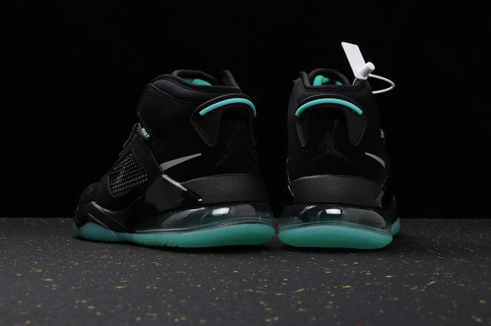 AJ270 Retro Classics Shoes CD7070-003