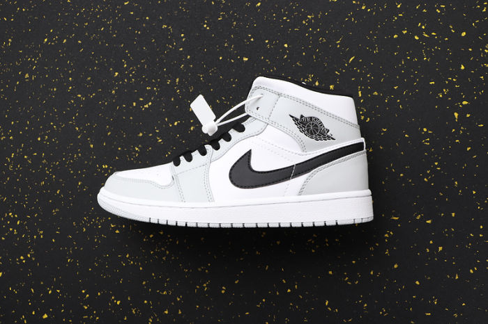 AJ 1 Mid Retro Classics Shoes 554724-092