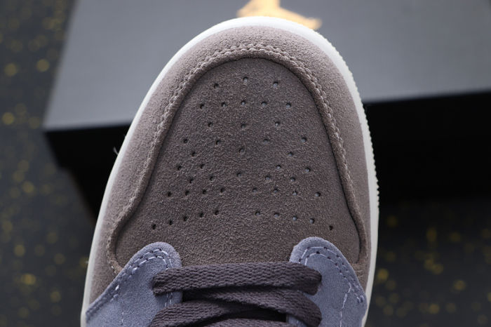 AJ 1 Mid Retro Classics Shoes 852542-203