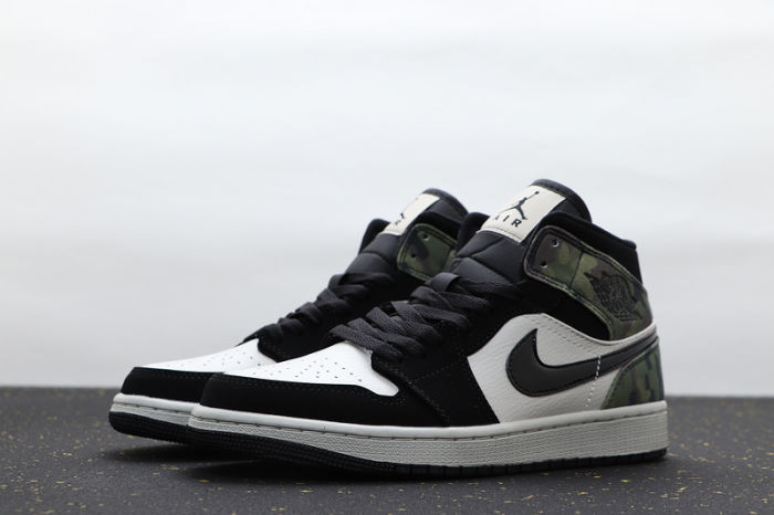 AJ 1 Mid Retro Classics Shoes CW5490-001