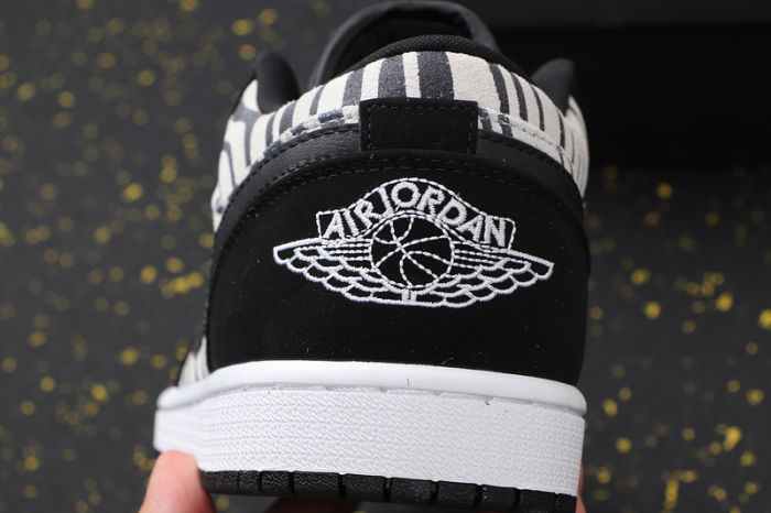AJ 1 Low Retro Classics Shoes 553560-057