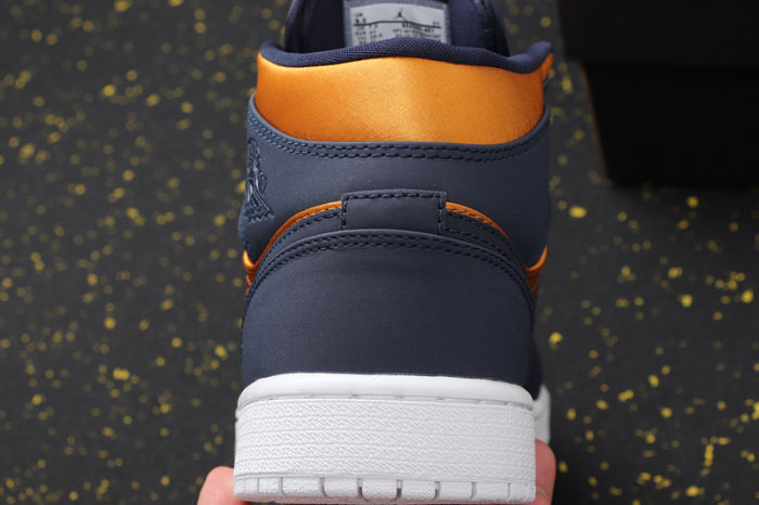 AJ 1 Mid Retro Classics Shoes 852542-401